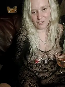 Snapshot of Bouncy-Bella28X chatting on 09/19/25, 10:03 Bouncy-Bella28X online show from 09/19/25, 10:03