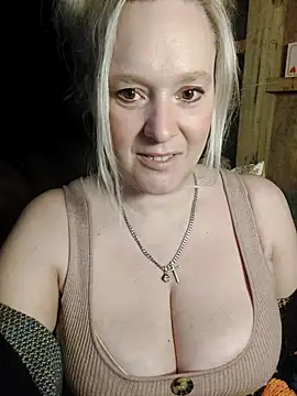 Snapshot of Bouncy-Bella28X chatting on 10/11/25, 07:31 Bouncy-Bella28X online show from 10/11/25, 07:31