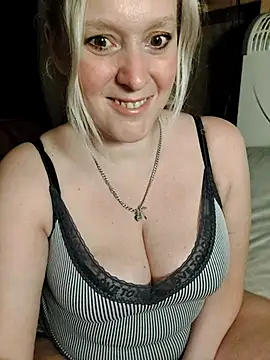 Snapshot of Bouncy-Bella28X chatting on 10/16/25, 09:45 Bouncy-Bella28X online show from 10/16/25, 09:45