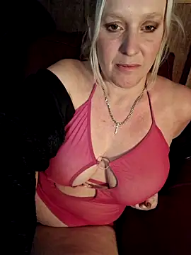 Snapshot of Bouncy-Bella28X chatting on 11/21/25, 11:48 Bouncy-Bella28X online show from 11/21/25, 11:48