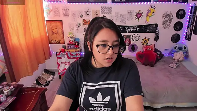 Cherry blush  online show from 03/25/26, 08:52