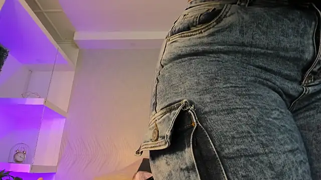 keyla mejia online show from 12/03/25, 12:04