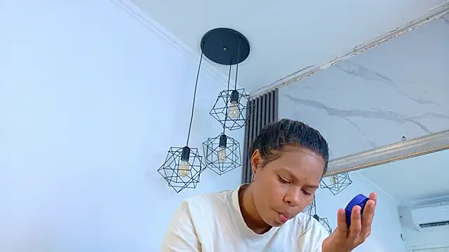 Snapshot of keyla_mejia chatting on 06/19/26, 12:22 keyla mejia online show from 06/19/26, 12:22