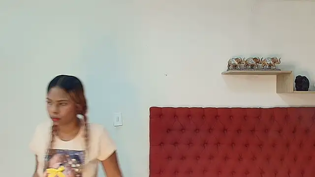 keyla mejia online show from 10/31/25, 12:02