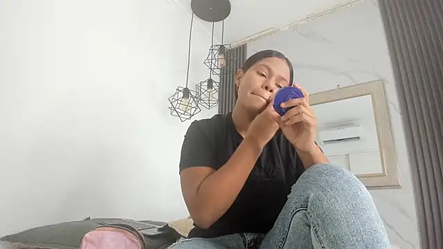 keyla mejia online show from 03/30/26, 12:06