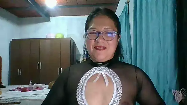 Snapshot of scarlett_widow_ chatting on 09/17/25, 03:19 scarlett widow online show from 09/17/25, 03:19