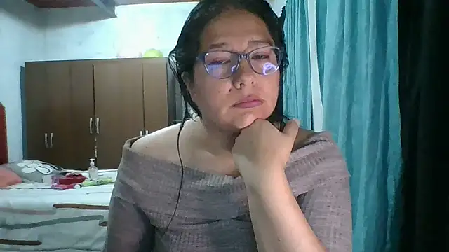 Snapshot of scarlett_widow_ chatting on 09/29/25, 03:13 scarlett widow online show from 09/29/25, 03:13