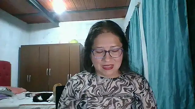 Snapshot of scarlett_widow_ chatting on 09/27/25, 03:56 scarlett widow online show from 09/27/25, 03:56