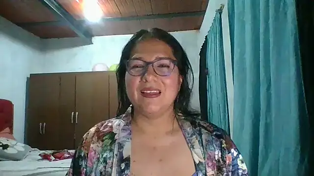Snapshot of scarlett_widow_ chatting on 09/25/25, 03:12 scarlett widow online show from 09/25/25, 03:12