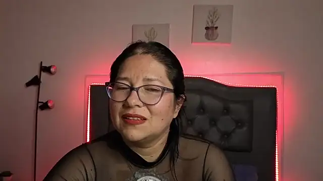 Snapshot of scarlett_widow_ chatting on 02/13/26, 03:06 scarlett widow online show from 02/13/26, 03:06