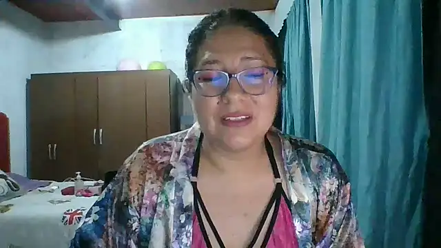 Snapshot of scarlett_widow_ chatting on 10/04/25, 04:03 scarlett widow online show from 10/04/25, 04:03