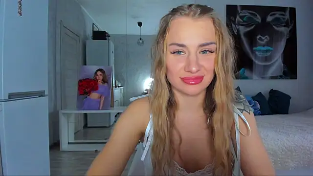 Snapshot of MashaFromRussia__ chatting on 10/14/25, 10:16 MashaFromRussia online show from 10/14/25, 10:16