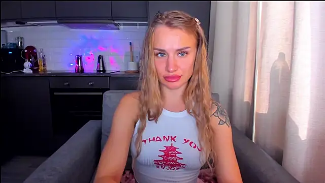 Snapshot of MashaFromRussia__ chatting on 09/14/25, 07:53 MashaFromRussia online show from 09/14/25, 07:53