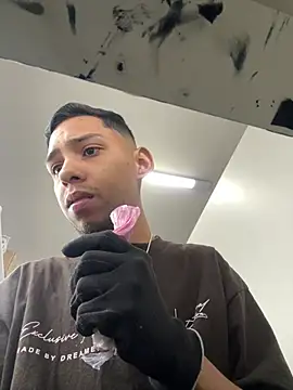 Oqui online show from 04/17/26, 08:22