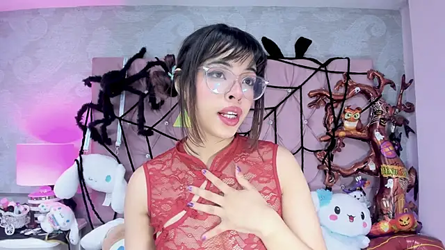 Snapshot of ZarahQueen chatting on 10/17/25, 07:26 ZarahQueen online show from 10/17/25, 07:26