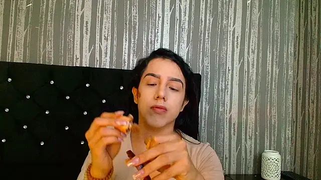 Alicee Moonn online show from 04/17/26, 07:06