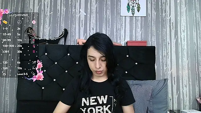 Alicee Moonn online show from 11/17/25, 07:07