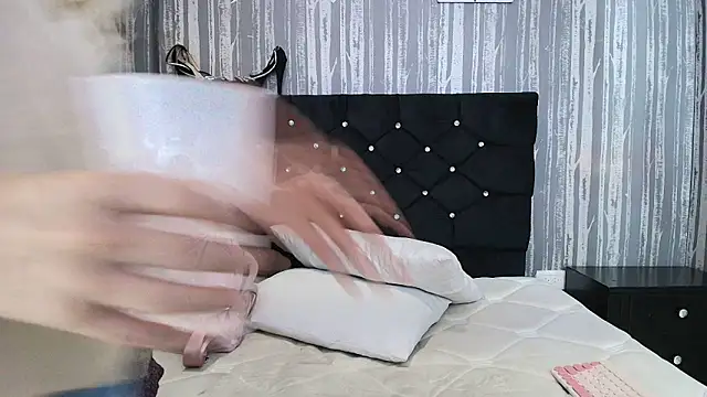 Alicee Moonn online show from 11/18/25, 08:45