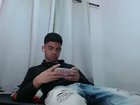 camillo beischel  online show from 10/08/25, 05:57