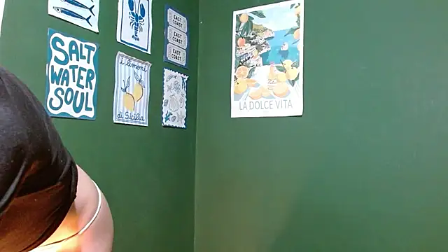 Roxiehood online show from 11/23/25, 01:59