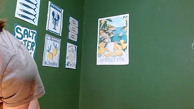 Roxiehood online show from 10/21/25, 02:11