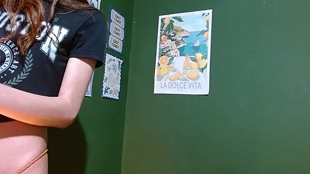 Roxiehood online show from 11/16/25, 01:54