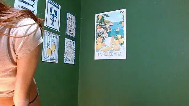 Snapshot of Roxiehood chatting on 10/20/25, 02:13 Roxiehood online show from 10/20/25, 02:13