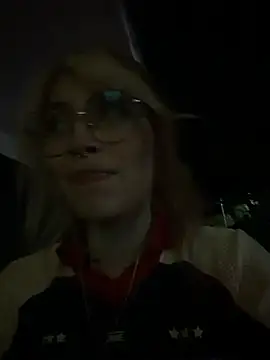 Snapshot of YunoRose_ chatting on 06/18/26, 03:27 YunoRose online show from 06/18/26, 03:27
