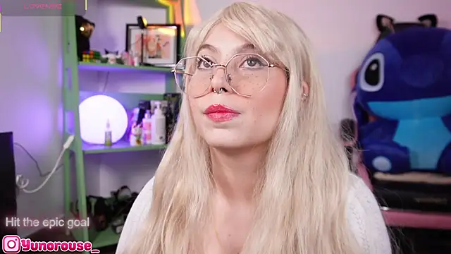 YunoRose  online show from 10/21/25, 03:17