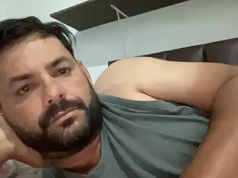 Snapshot of Almir10 chatting on 09/19/25, 12:36 Almir10 online show from 09/19/25, 12:36