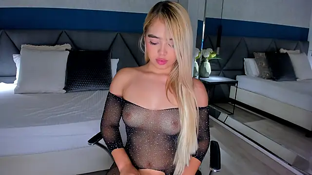 Mia Roswell online show from 11/23/25, 05:39