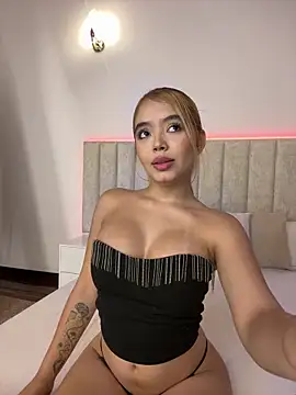 Snapshot of Mia_Roswell chatting on 06/19/26, 03:01 Mia Roswell online show from 06/19/26, 03:01
