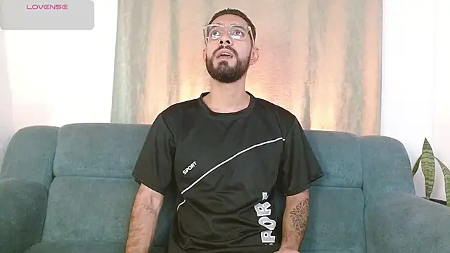 Snapshot of ReyPablo1 chatting on 10/03/25, 10:00 ReyPablo1 online show from 10/03/25, 10:00