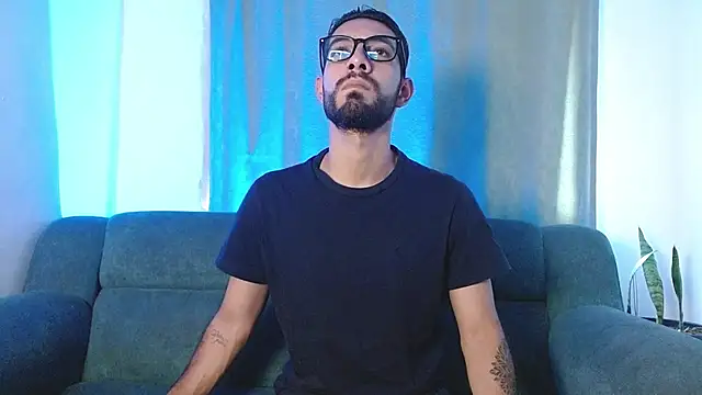 Snapshot of ReyPablo1 chatting on 10/14/25, 09:15 ReyPablo1 online show from 10/14/25, 09:15