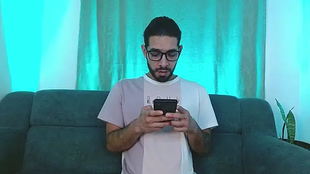 Snapshot of ReyPablo1 chatting on 10/13/25, 07:26 ReyPablo1 online show from 10/13/25, 07:26