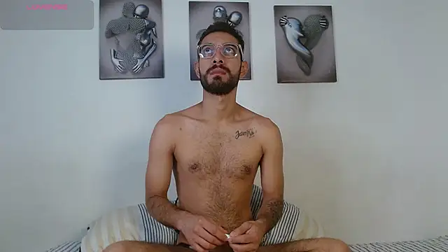 Snapshot of ReyPablo1 chatting on 09/21/25, 04:01 ReyPablo1 online show from 09/21/25, 04:01