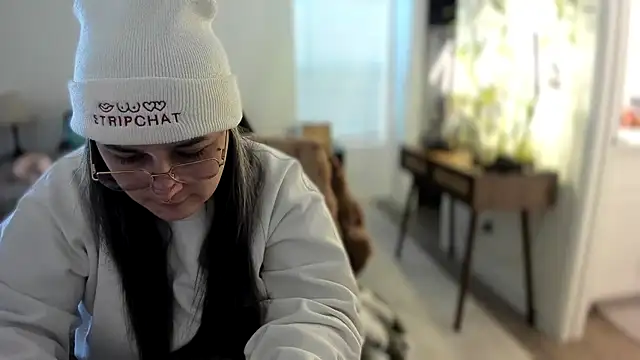 Snapshot of Alix_Valentine chatting on 11/14/25, 03:05 Alix Valentine online show from 11/14/25, 03:05