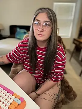 Snapshot of Alix_Valentine chatting on 11/28/25, 04:29 Alix Valentine online show from 11/28/25, 04:29