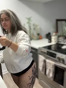 Alix Valentine online show from 09/17/25, 04:42