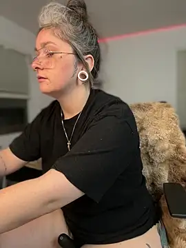 Alix Valentine online show from 03/15/26, 04:30