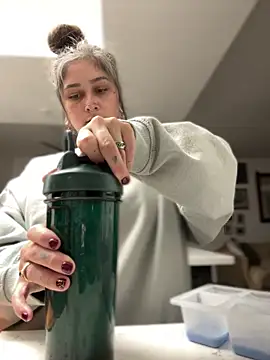 Alix Valentine online show from 04/12/26, 02:48