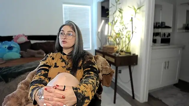 Snapshot of Alix_Valentine chatting on 11/19/25, 05:46 Alix Valentine online show from 11/19/25, 05:46