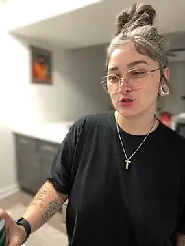 Alix Valentine online show from 05/01/26, 03:06
