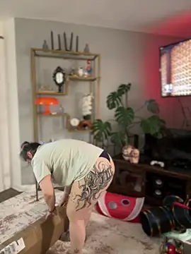 Snapshot of Alix_Valentine chatting on 12/02/25, 12:00 Alix Valentine online show from 12/02/25, 12:00