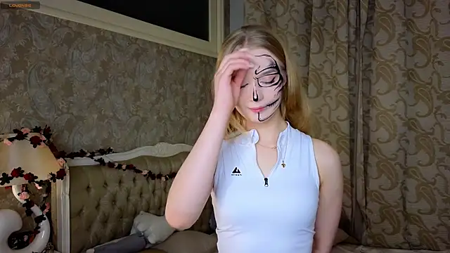 Emma Frosty online show from 10/31/25, 06:26