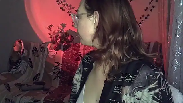 Lily Ember online show from 11/22/25, 06:07