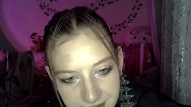 Lily Ember online show from 11/23/25, 06:29