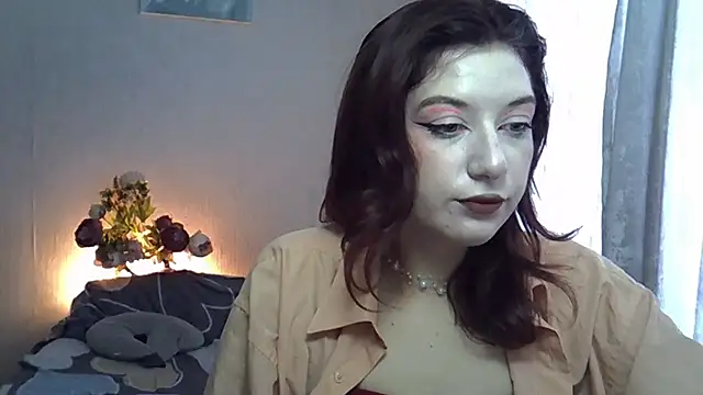 Lily Ember online show from 10/08/25, 10:06