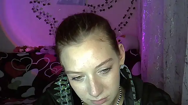 Lily Ember online show from 11/21/25, 06:18