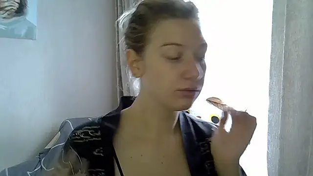 Lily Ember online show from 10/03/25, 10:39